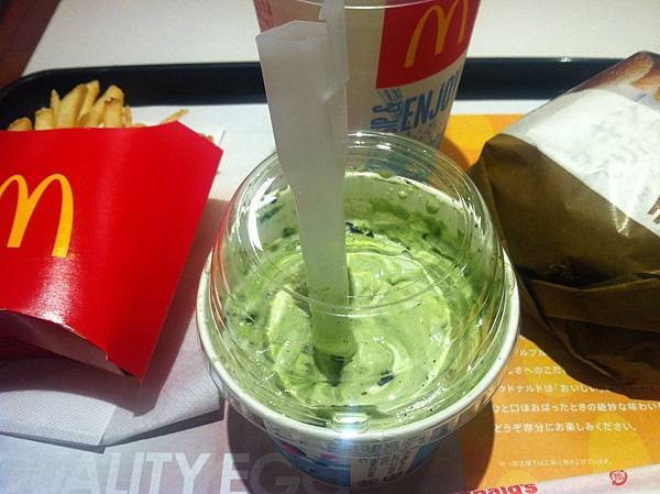 20130406-Mcdonald-McFlurryMacha-03