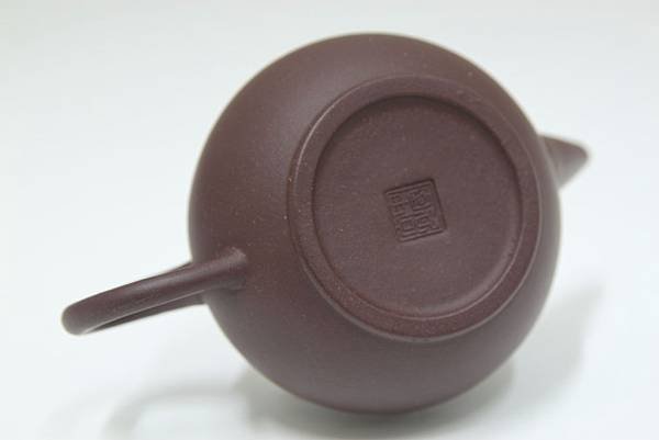 宜興一廠_陳國良制 50cc紫砂水平小壺