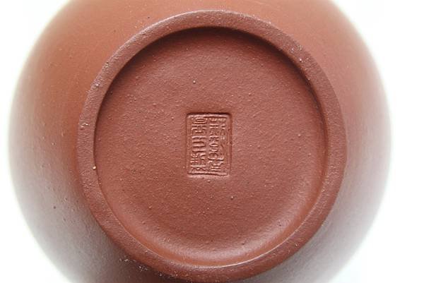 宜興一廠_儲集泉製荊溪南孟臣紅泥18孔鴿嘴壺