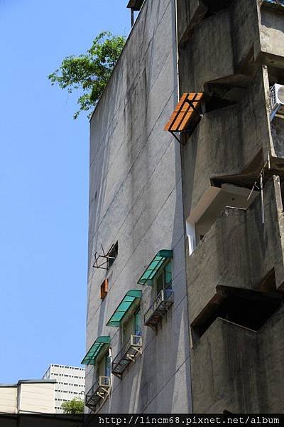 1000329-台北當代藝術館旁民宅建築牆面-  (2).JPG