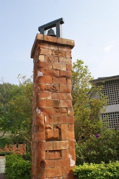 990303-苗栗大南國小鐘柱-001.JPG