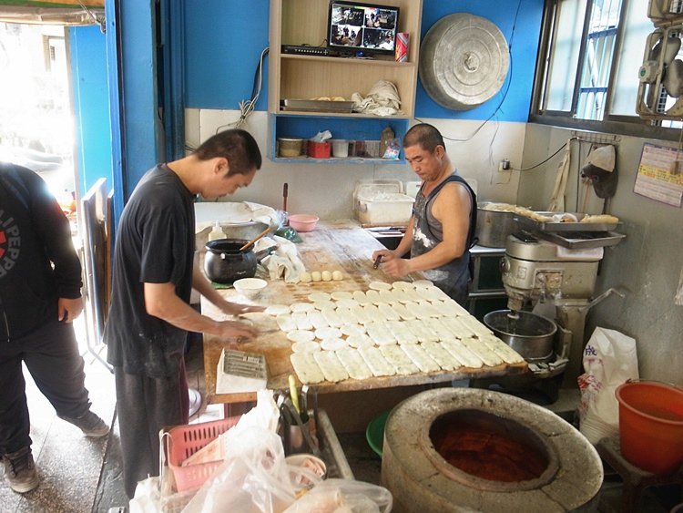 台南美食-趙家燒餅(傳統手工缸爐炭烤)