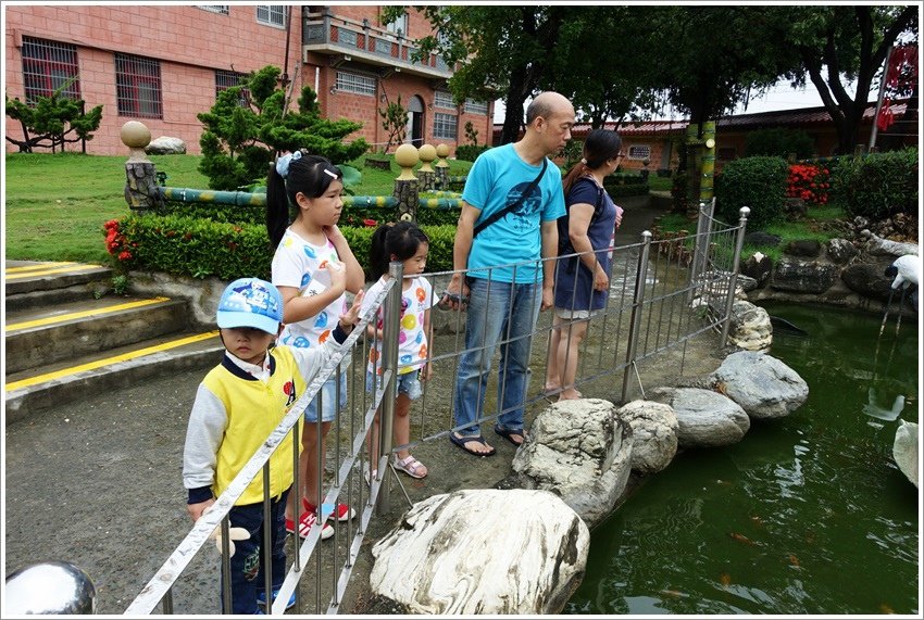 台南親子旅行-佳福寺-40M滾輪型超長溜滑梯~可烤肉~免門票