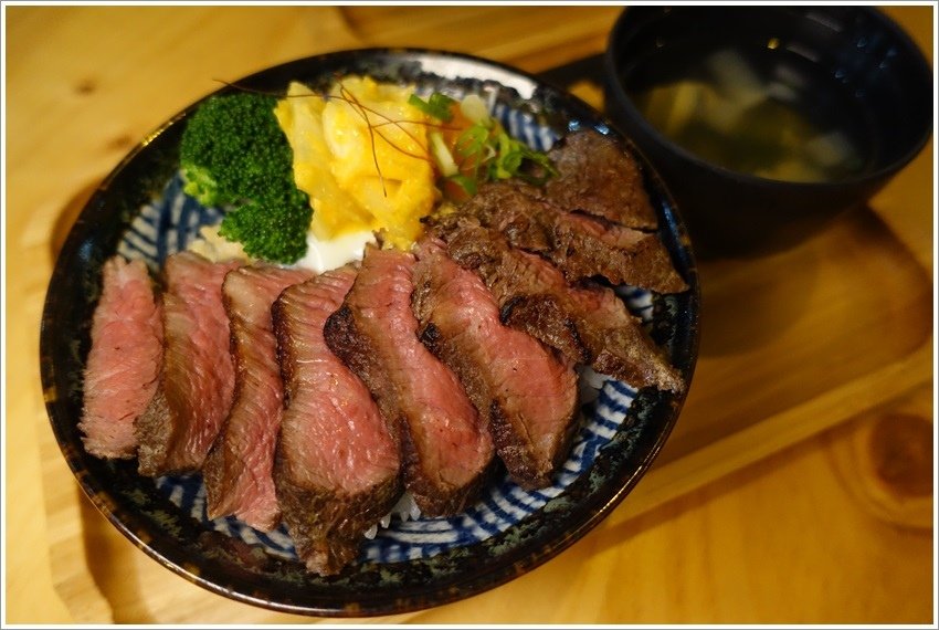 台南美食-兩斤家廚房Choice牛肉等級高級食材最愛丼飯美食自製黃金泡菜