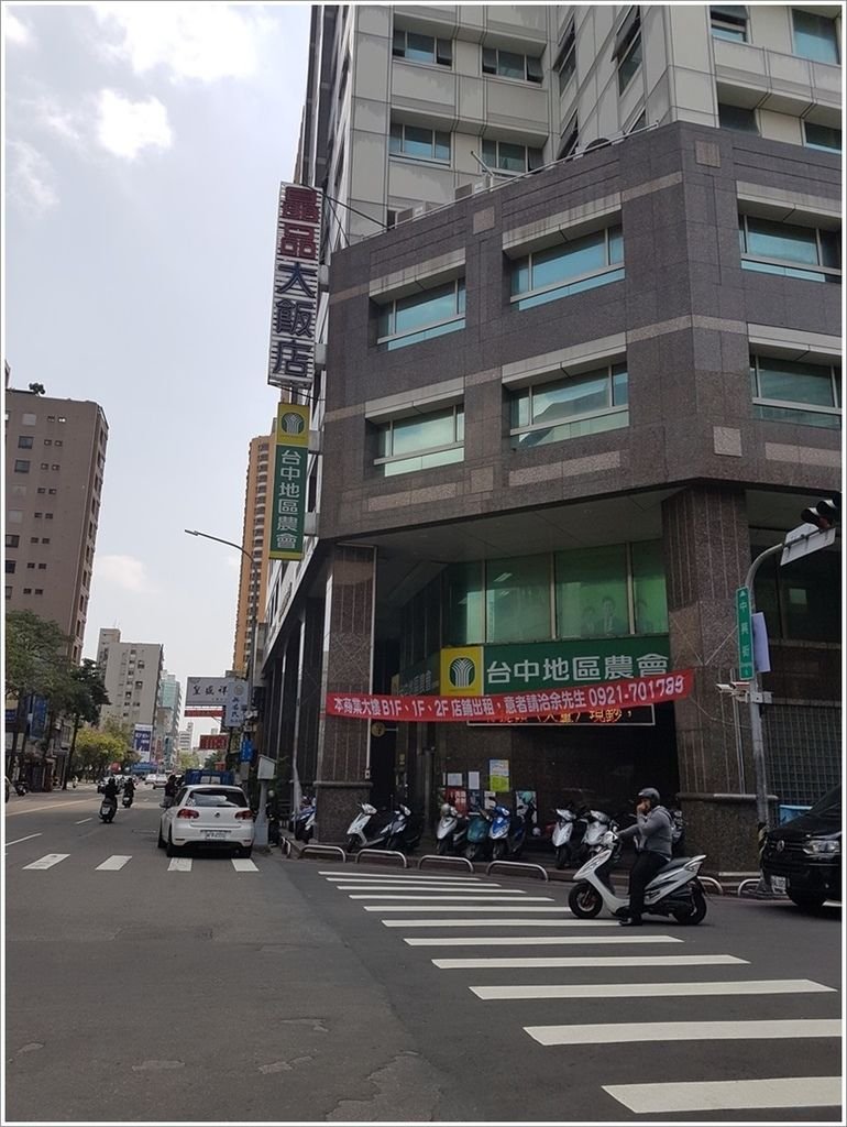 台中美食西區-無名氏麵館好吃牛腱牛肉飯便宜又大碗紅茶超好喝的