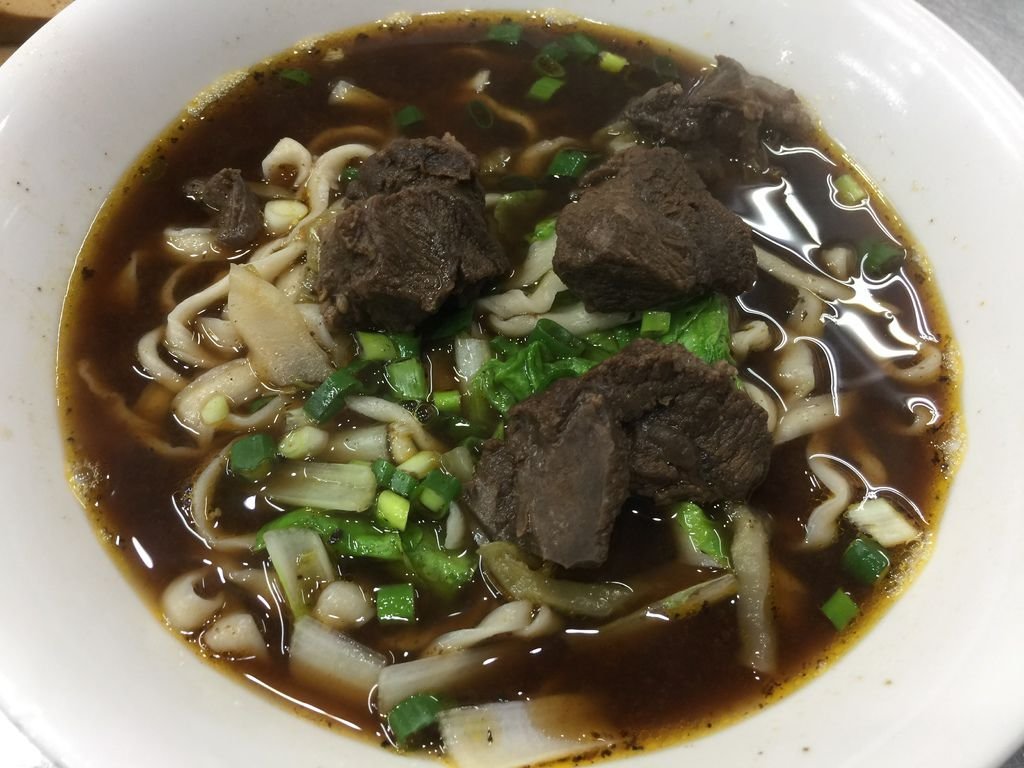 台南美食-鄉野手工拉麵cp值高偏粗麵條滷菜好吃豆干入味拉麵和乾麵份量都給很多滷味推