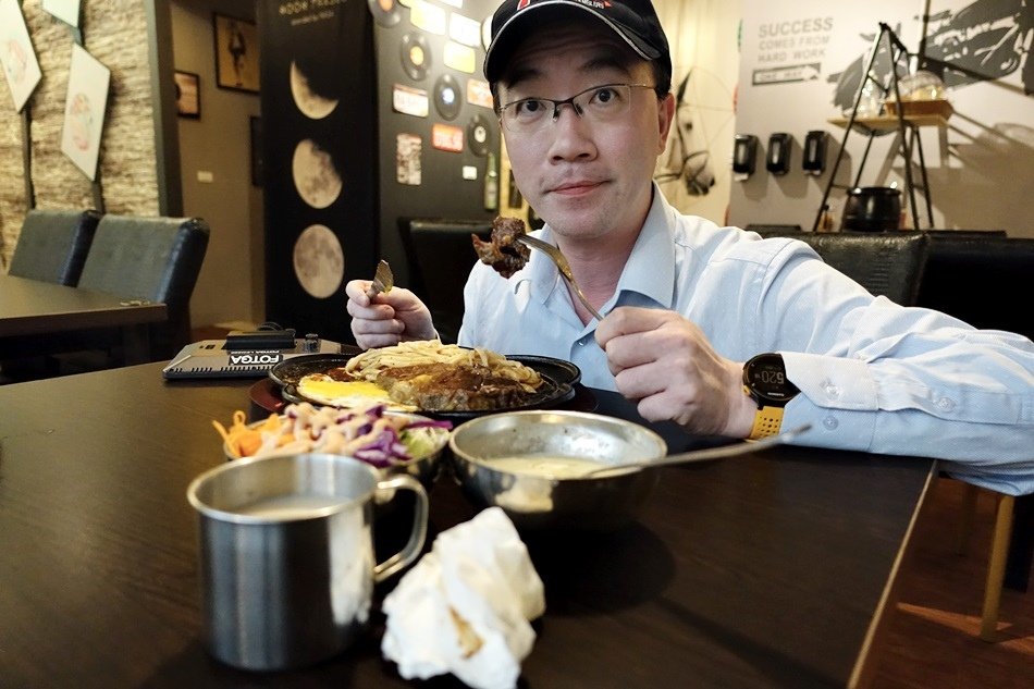 台南美食-麻豆午食5分鐵板牛排麻豆店現場自助區無限量供應肉厚不重組肉配菜精緻好吃特別推薦超好喝珍珠奶茶超好喝厚切巨無霸排餐，盡情爽快吃肉台南美食-麻豆午食5分鐵板牛排麻豆店現場自助區無限量供應肉厚不重組肉配菜精緻好吃特別推薦超好喝珍珠奶茶超好喝厚切巨無霸排餐，盡情爽快吃肉