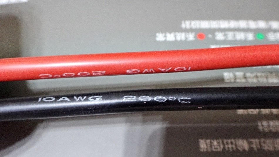 連女生都會用的飛樂Philo緊急啟動汽機車用電池電源開箱-AH-800QC救車行動電源