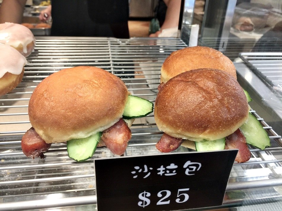 台南美食-朵莉屋甜甜圈不同於小米甜甜圈的口味多種口味脆皮甜甜圈的酥脆好味多種造型甜甜圈