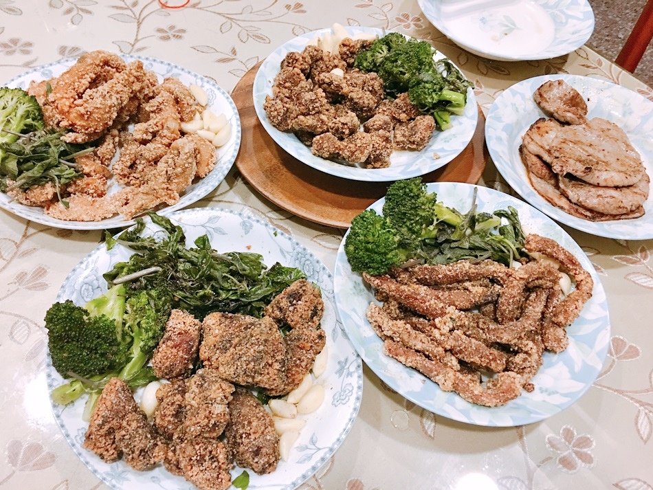 台南扮手禮美食-學甲鼎香珍食品過年烤肉必備保證口齒留香食材產地直送國宴大廚愛用食材醃製美味的排骨酥、肉質甜美台灣骰子豬肉與烤肉片學甲虱目魚柳