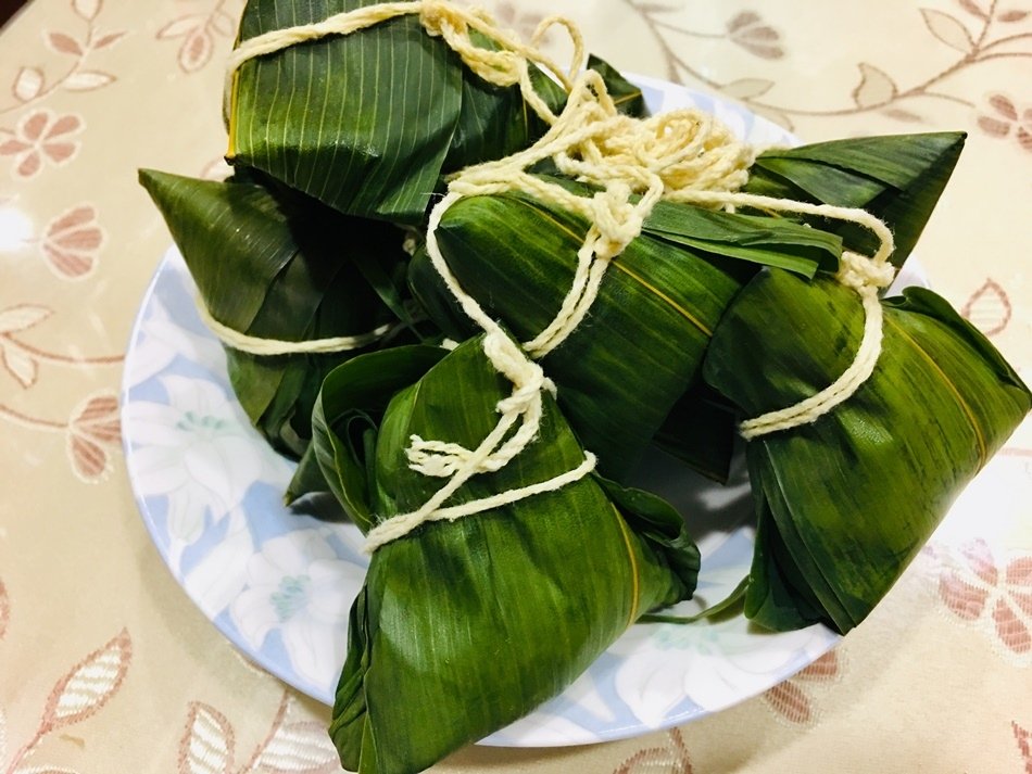 台南美食-安平錦記燒餅古早味好味道端午節限量客家鹼粽大推必買焦糖酥餅層次感豐富入嘴滿是焦糖香氣