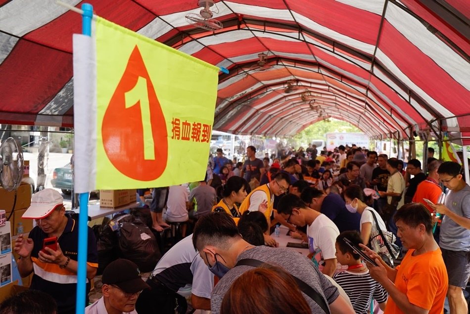 2019年台南捐血熱血愛很大搶救血荒回社慈善會號朝台南市民一起捲起袖子捐出熱血