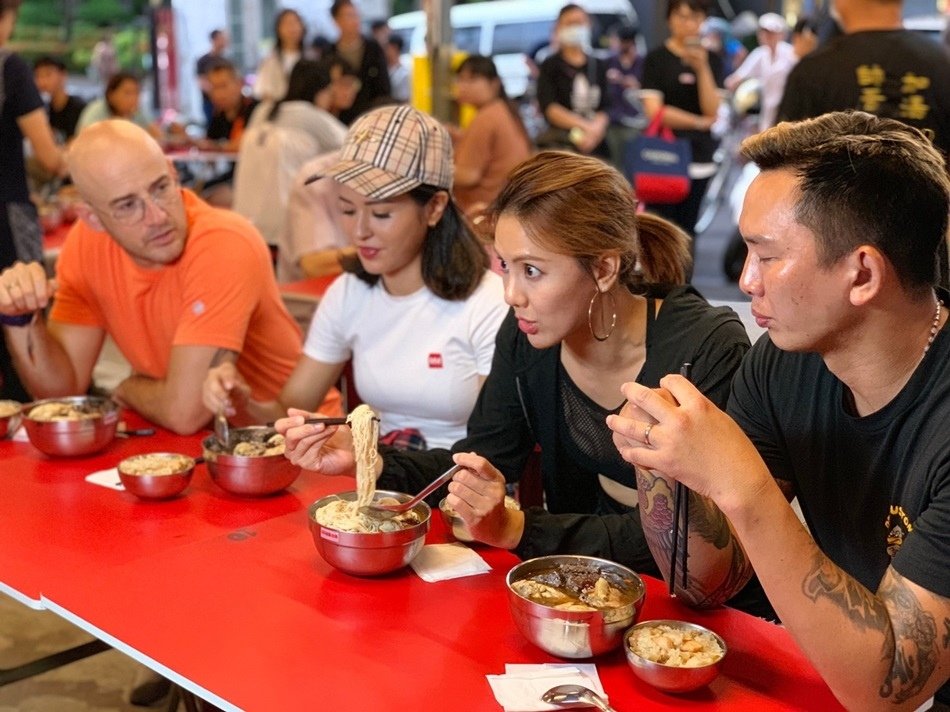 台南美食藥膳麻油雞WALKING SU可以連續加湯800次藥膳麻油雞湯、古早味糯米雞飯補補身體吧