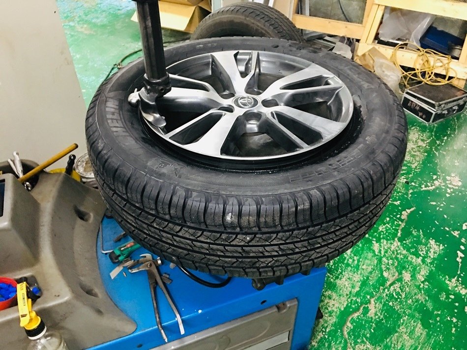 台南輪胎推薦-準豐輪胎SUV休旅車換輪胎推薦17吋米其林Michelin LATITUDE輪胎超級耐用的可跑7萬