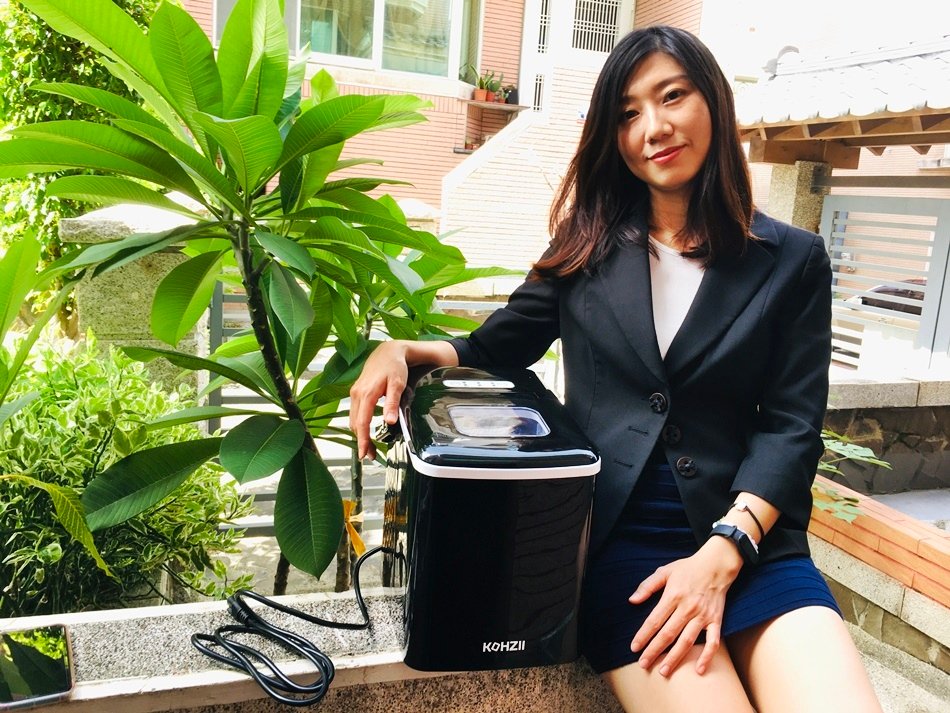 微電腦全自動製冰機KOHZII康馳,手提式全自動製冰機,外帶出門，露營、活動處處都有冰塊用，隨按即做快速製冰
