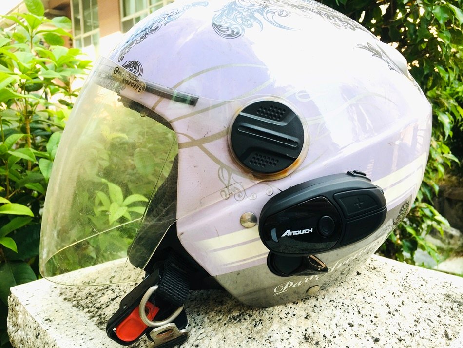 安全帽藍芽耳機推薦│Aitouch安全帽藍芽耳機，騎車戴好機車藍芽，保護自己享受旅途美麗的風景，通話清晰不易斷線