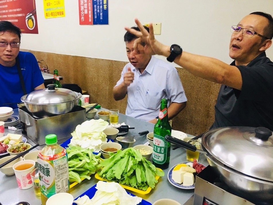 台南美食│瑞穗沙茶爐~冬天就是要吃可吹冷氣的火鍋~二專同學會