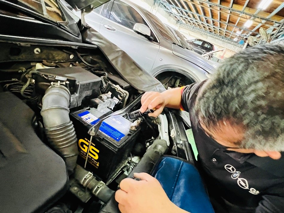 台南市推薦修車保養廠│歐固德聯盟慶通汽車台南保養廠推薦，技師