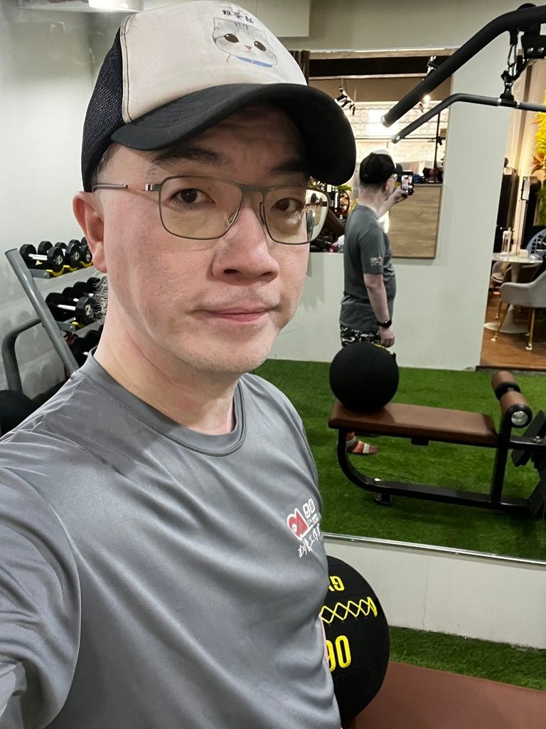 台南私人教練推薦│聚能健身台南南區一對一私人教練初推薦~艾咪