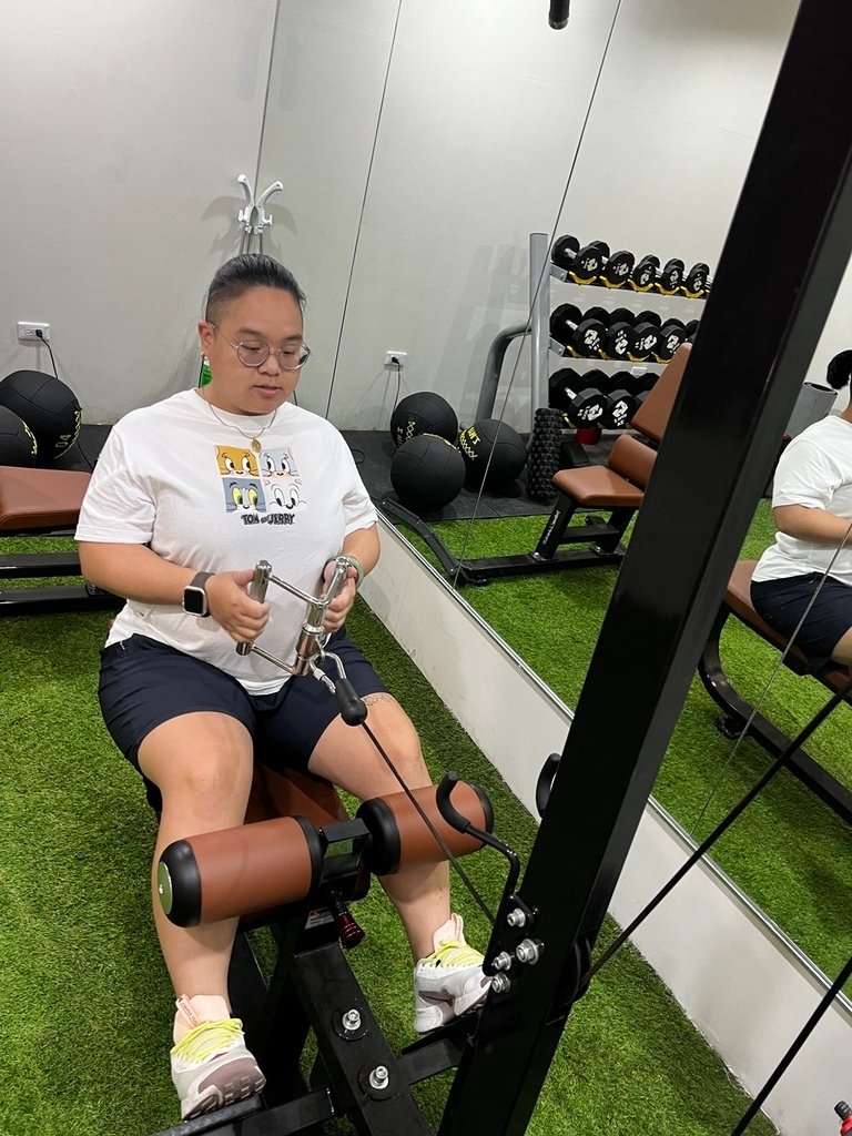 台南私人教練推薦│聚能健身台南南區一對一私人教練初推薦~艾咪