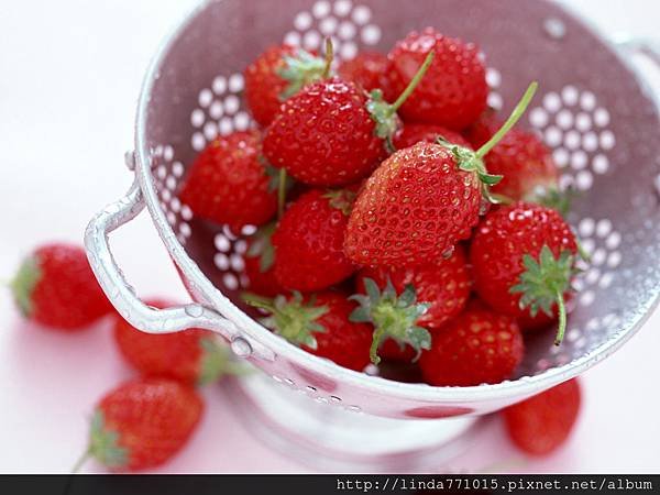 fruit_strawberry_wallpaper_EM124.jpg