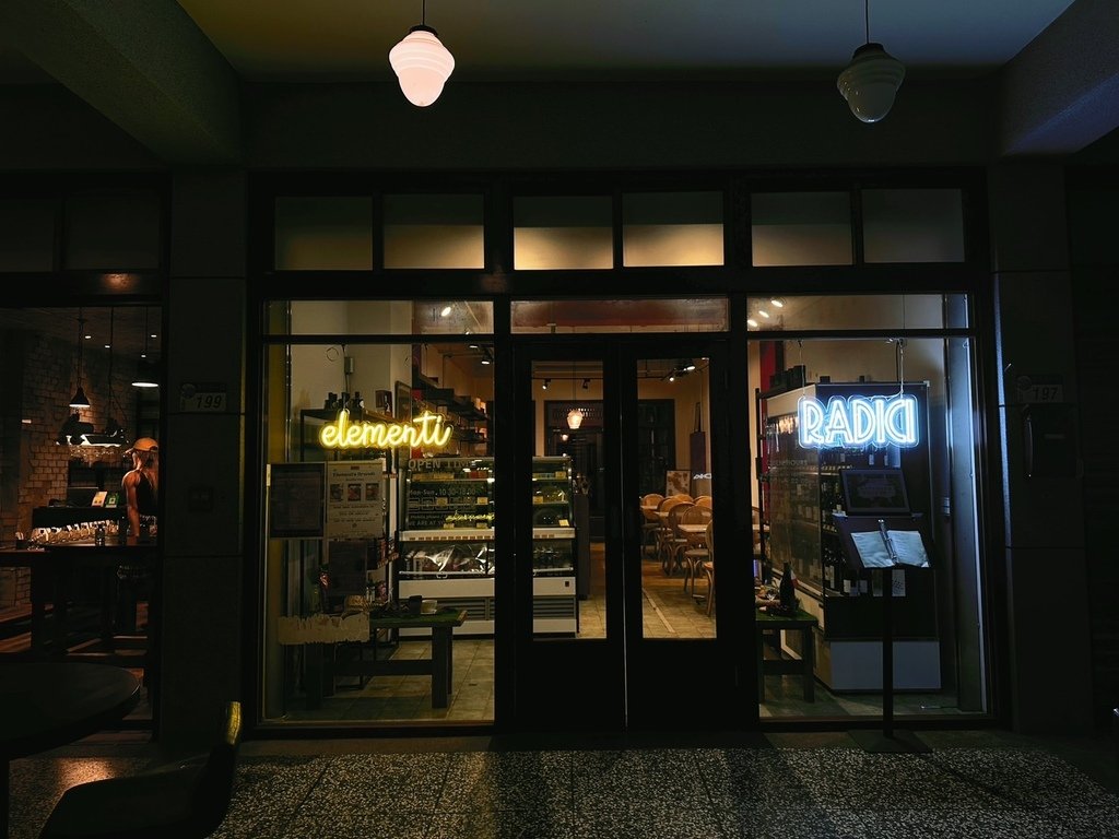 大稻埕餐酒館《RADICI》迪化街百年洋房建築，隱身在天井庭