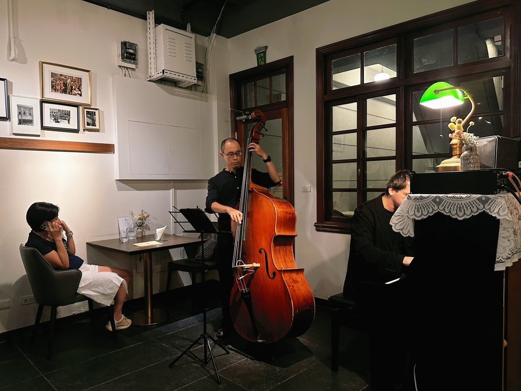 大稻埕餐酒館《RADICI》迪化街百年洋房建築，隱身在天井庭