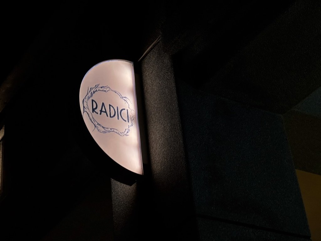 大稻埕餐酒館《RADICI》迪化街百年洋房建築，隱身在天井庭