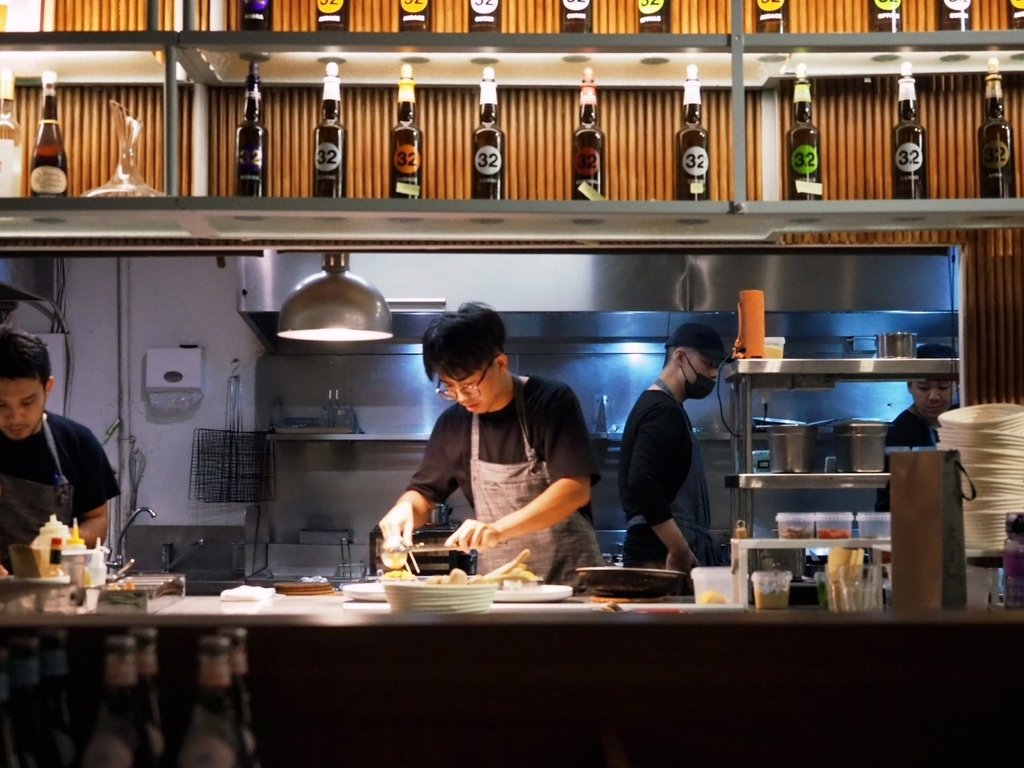 大稻埕餐酒館《RADICI》迪化街百年洋房建築，隱身在天井庭