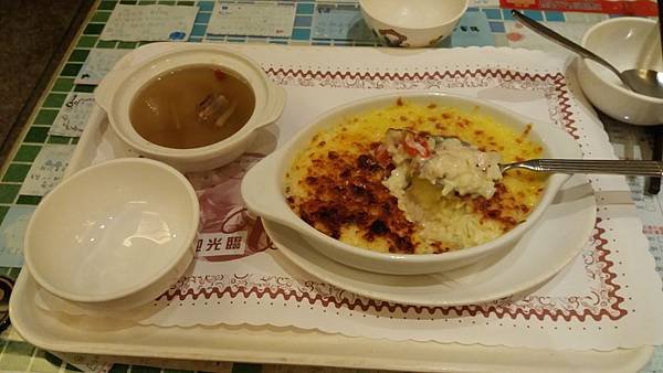 奶香白醬雞柳焗飯.jpg