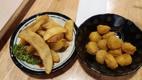 左邊脆薯右邊小雞塊.jpg