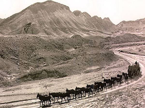 192 100 行進中的騾車隊 (翻拍)