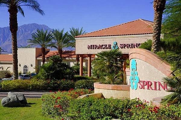 213 400 Miracle Springs 渡假村.jpg