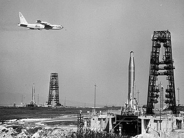 244 310 1960年代 在范登堡發射Atlas missiles (檔案照片).jpg