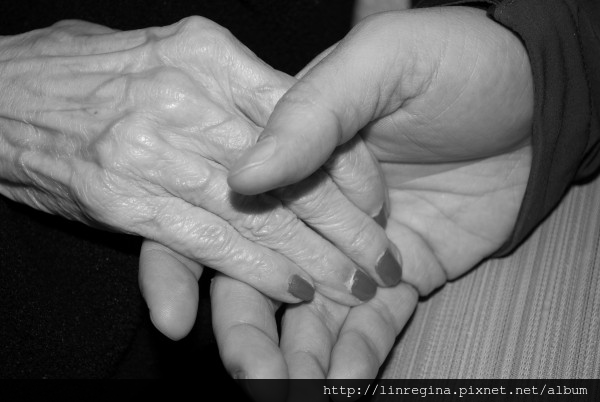 hands-aged-elderly-old-senior-skin-holding-hands.jpg