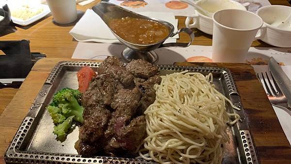 親子旅遊-咬人狗坑爬山+入住台中水雲端飯店