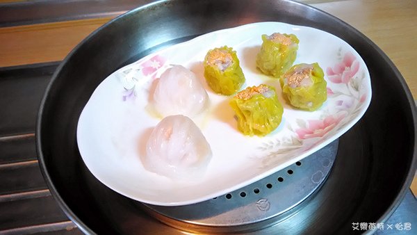 宅配美食｜一吃就愛上的「易牙居」六星港式點心！冷凍保鮮、宅配到家，在家直接打造一個港式小餐館！#緻宏食品 #易牙居港點推薦 艾樂苺特x怡君