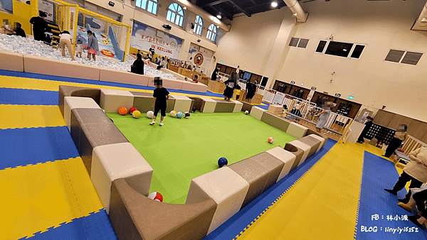 【基隆親子景點】七堵四大主題室內親子樂園~場底寬廣放電好地方