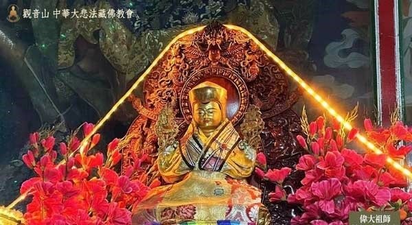 《上師相應法》與上師的智慧心結合——快速累積功德，即身成就的