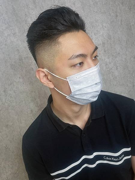 《男生剪髮》龐畢度油頭 後梳油頭．新店大坪林 💈 Leon里昂︱新店髮型設計師︱客製化剪燙染髮︱覺亞頭皮保養︱京換羽髮質保養