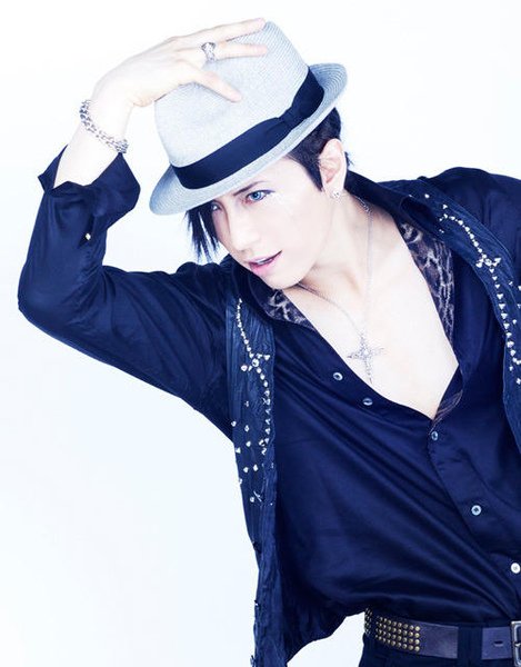 gackt64_large.jpg