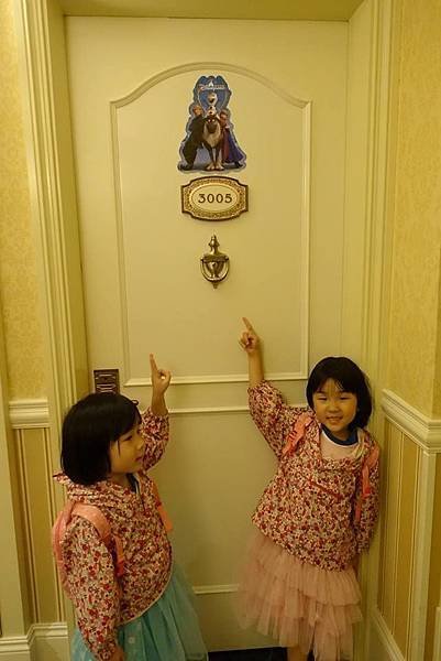 大小妞門口.jpg