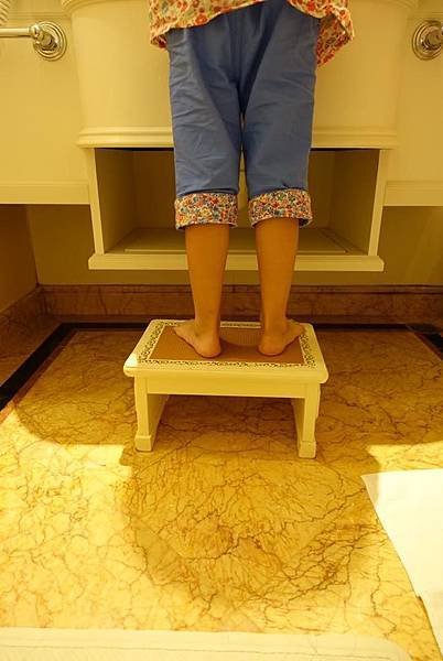 房間小椅子.jpg