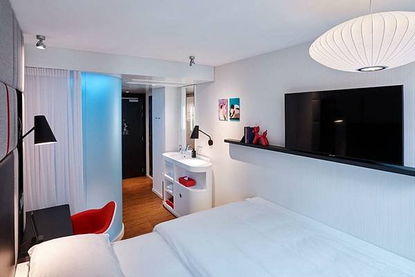 citizenM Paris Champs-Élysées.jpg