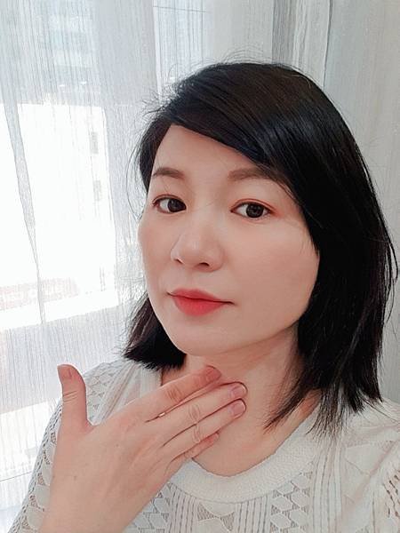 CQ極奢蜂王乳賦活霜 (14).jpg