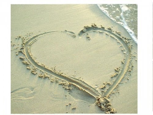 Lovely Heart in Sea Sand[1].jpg