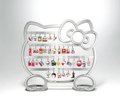 Hello_Kitty_Rack_with_Charms[1].jpg