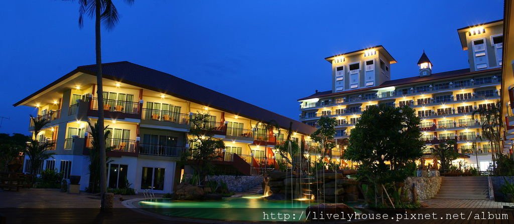 Bella Villa Cabana NightTime_resize.JPG