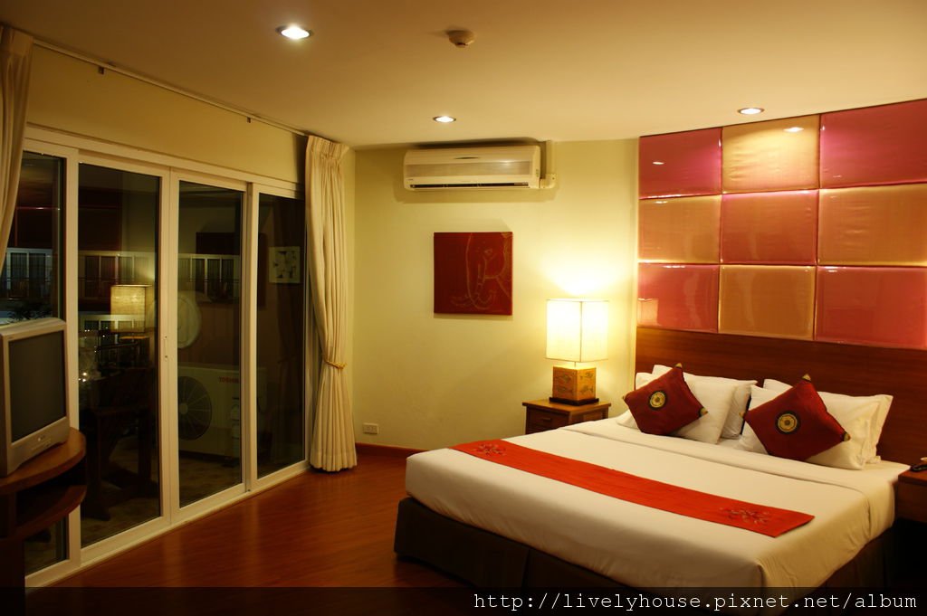 Presidential - Bedroom.JPG