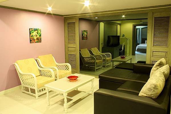 BE Junior Suite-2.JPG